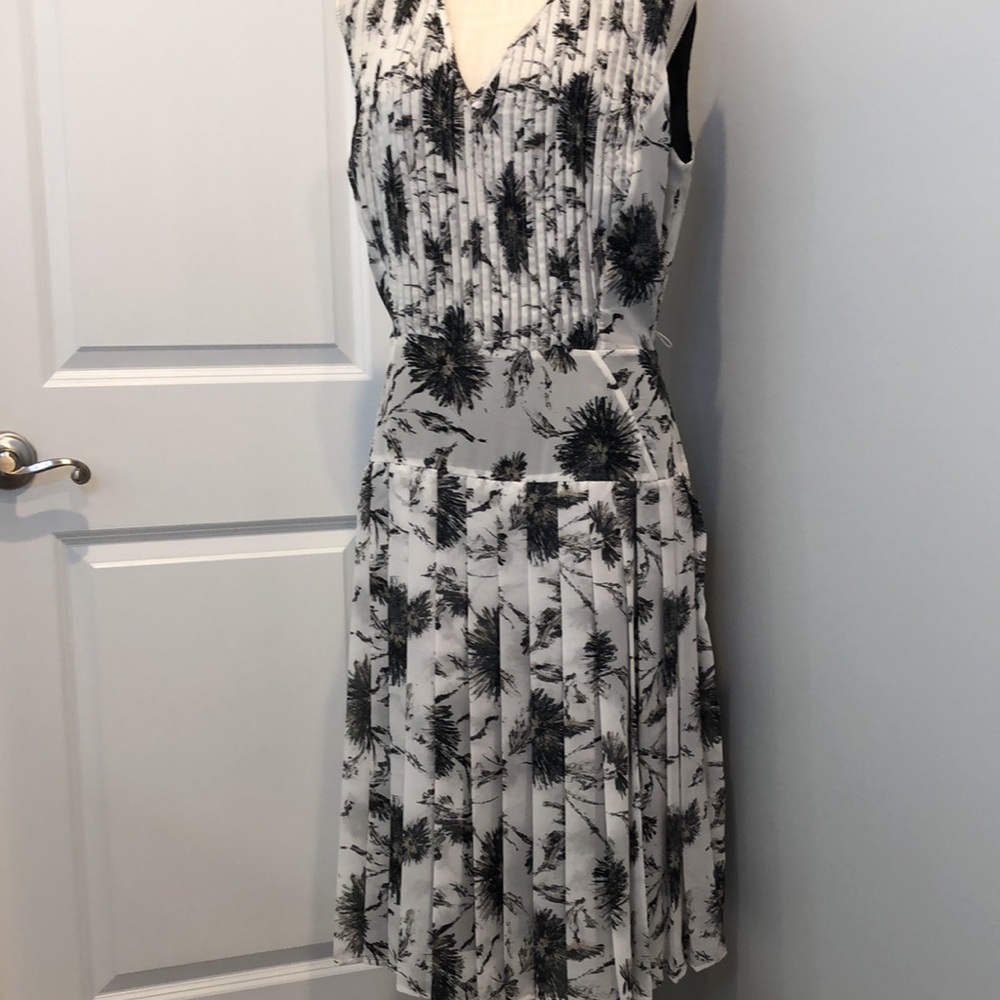 Halogen Grey Summer Dress with Pleated front and Skirt NWOT Sz 14